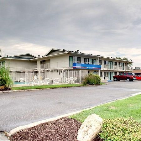 Motel 6 Manhattan Kansas מראה חיצוני תמונה