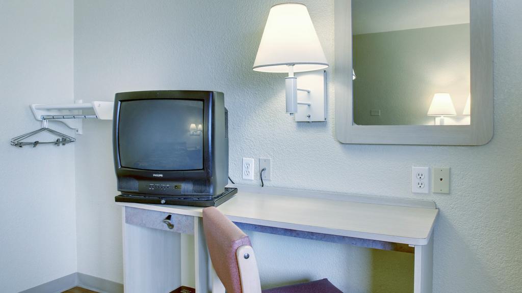 Motel 6 Manhattan Kansas חדר תמונה