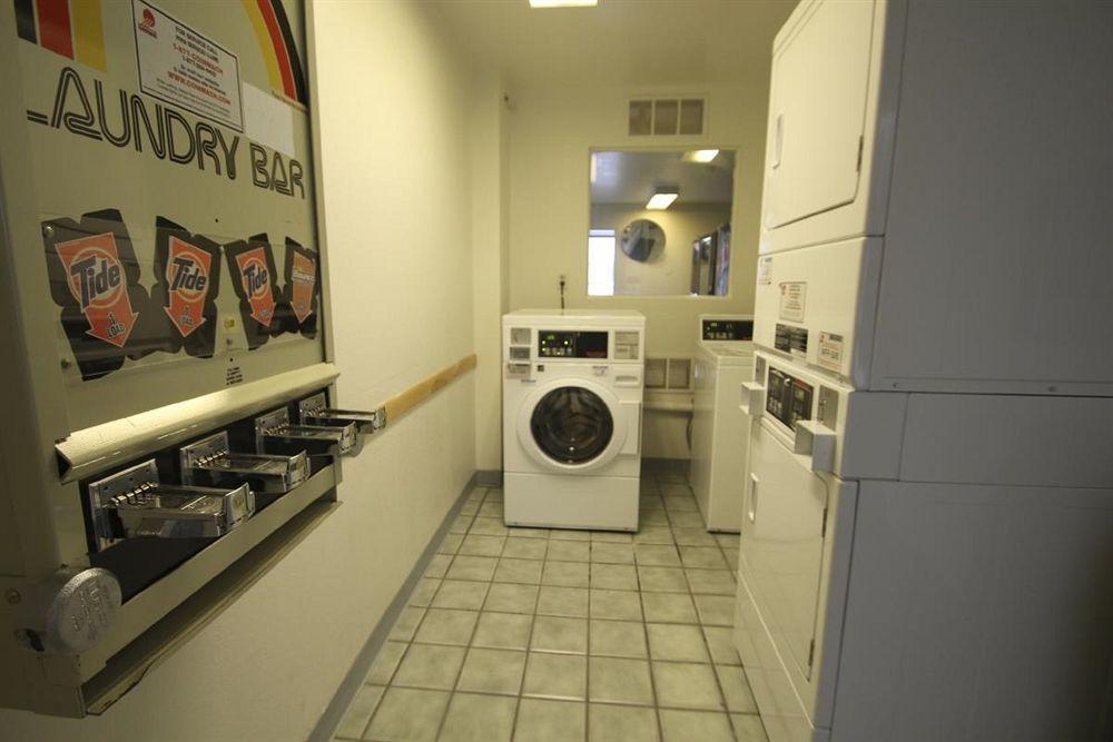 Motel 6 Manhattan Kansas מראה חיצוני תמונה