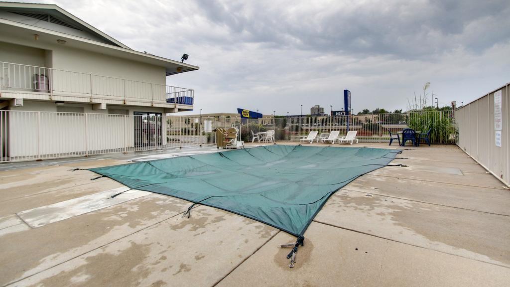 Motel 6 Manhattan Kansas מראה חיצוני תמונה