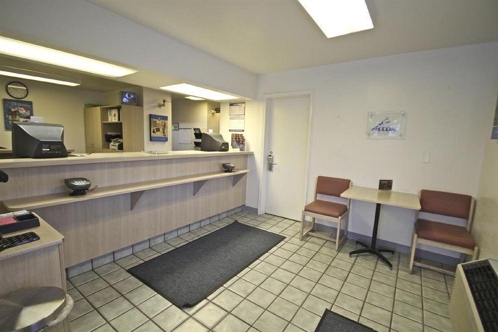 Motel 6 Manhattan Kansas מראה חיצוני תמונה