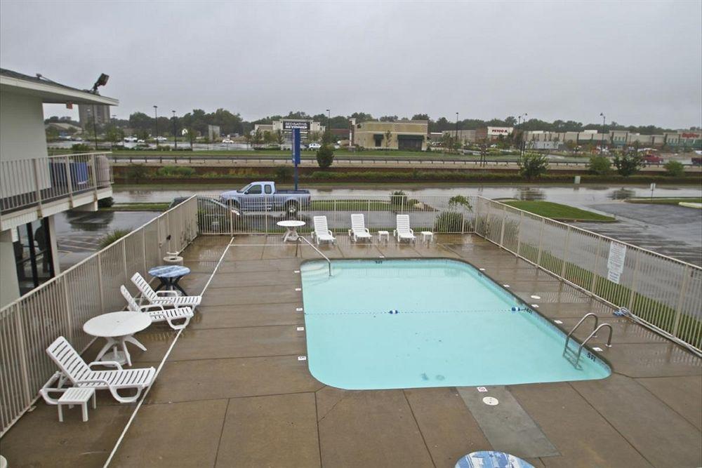 Motel 6 Manhattan Kansas מראה חיצוני תמונה