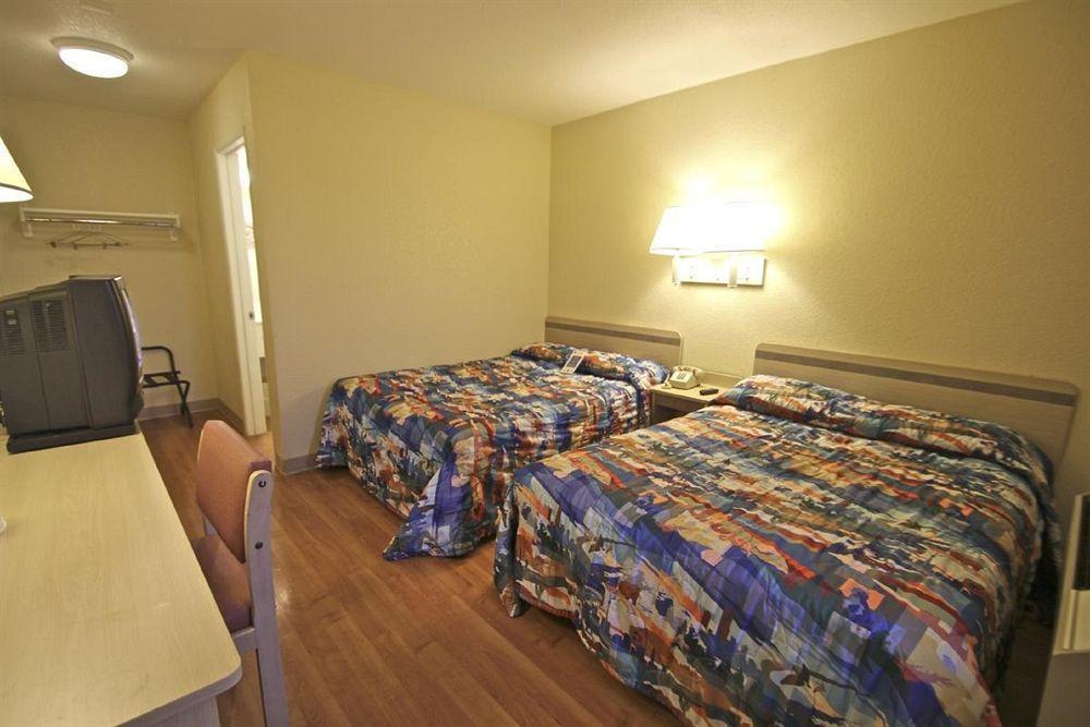 Motel 6 Manhattan Kansas מראה חיצוני תמונה