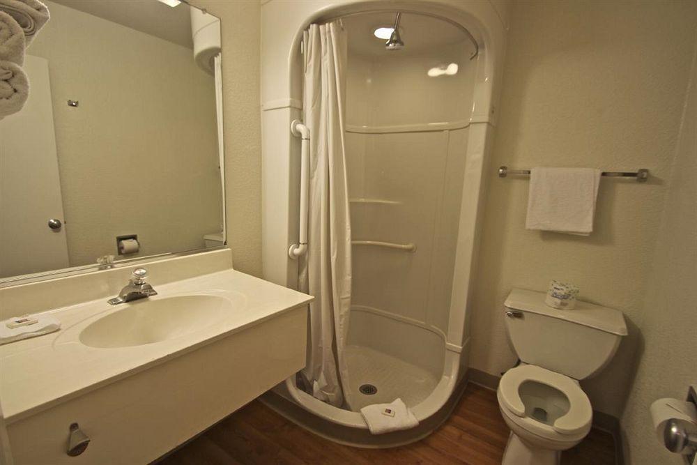 Motel 6 Manhattan Kansas מראה חיצוני תמונה