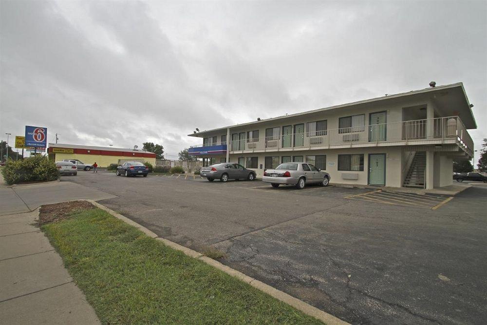Motel 6 Manhattan Kansas מראה חיצוני תמונה