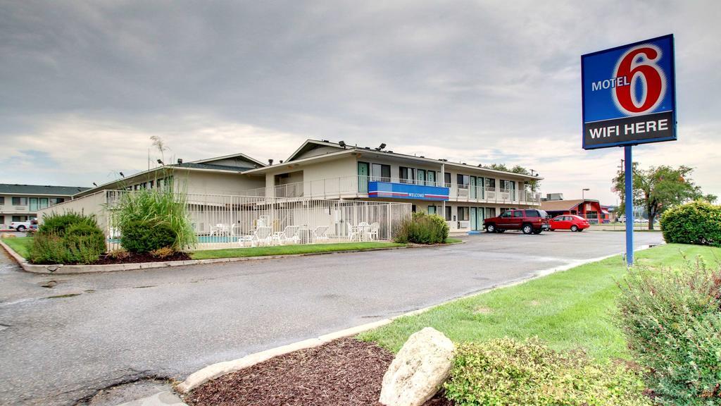 Motel 6 Manhattan Kansas מראה חיצוני תמונה